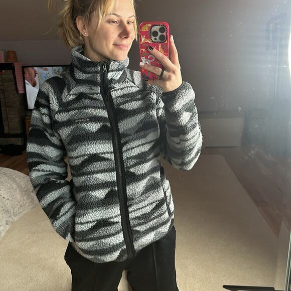 Columbia: Gray Toned Sherpa Aztec Geometric Jacket - Picture 1 of 7